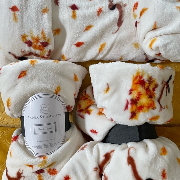 Dachshund throw blanket perfect for fall weather and decor - Picture 5 of 8